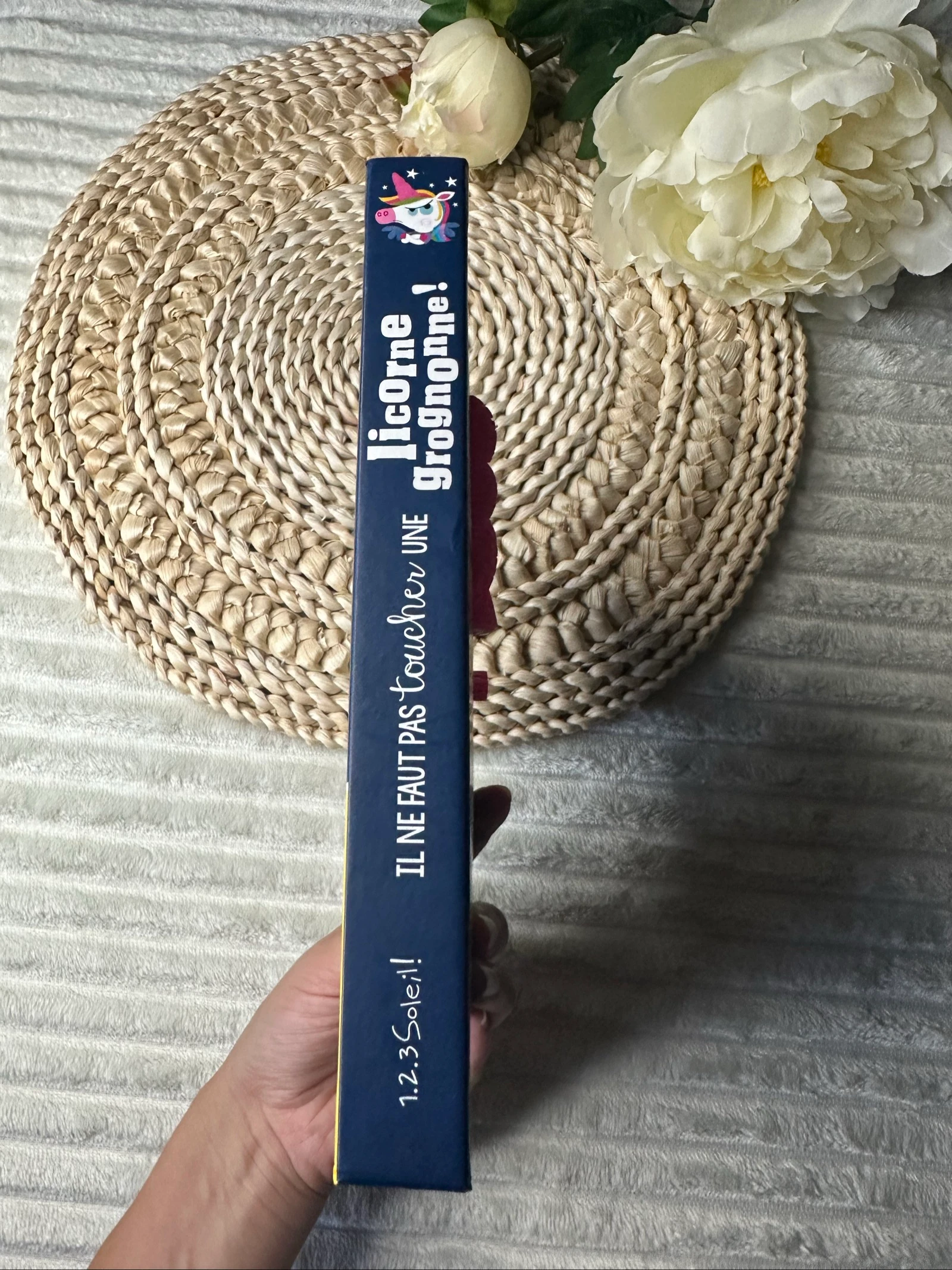 Libro táctil de cartón Nunca toques a un unicornio gruñón – photo 10